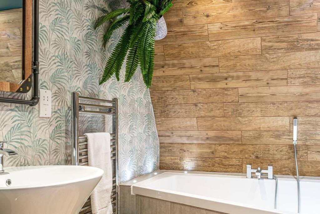 Style & Opulence In Georgian Chapel W Parking Apartment Bath Exterior photo